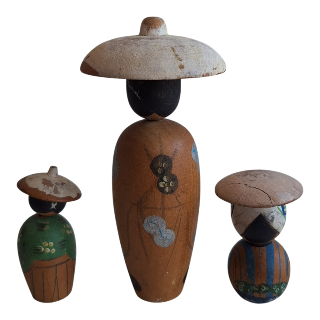 Kokeshi Poppetjes - Set van Drie - Handbeschilderd Hout met Hoedjes
