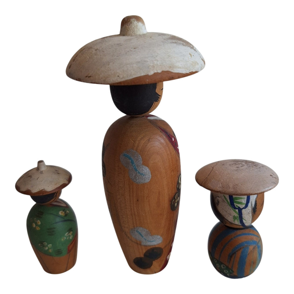 Kokeshi Poppetjes - Set van Drie - Handbeschilderd Hout met Hoedjes