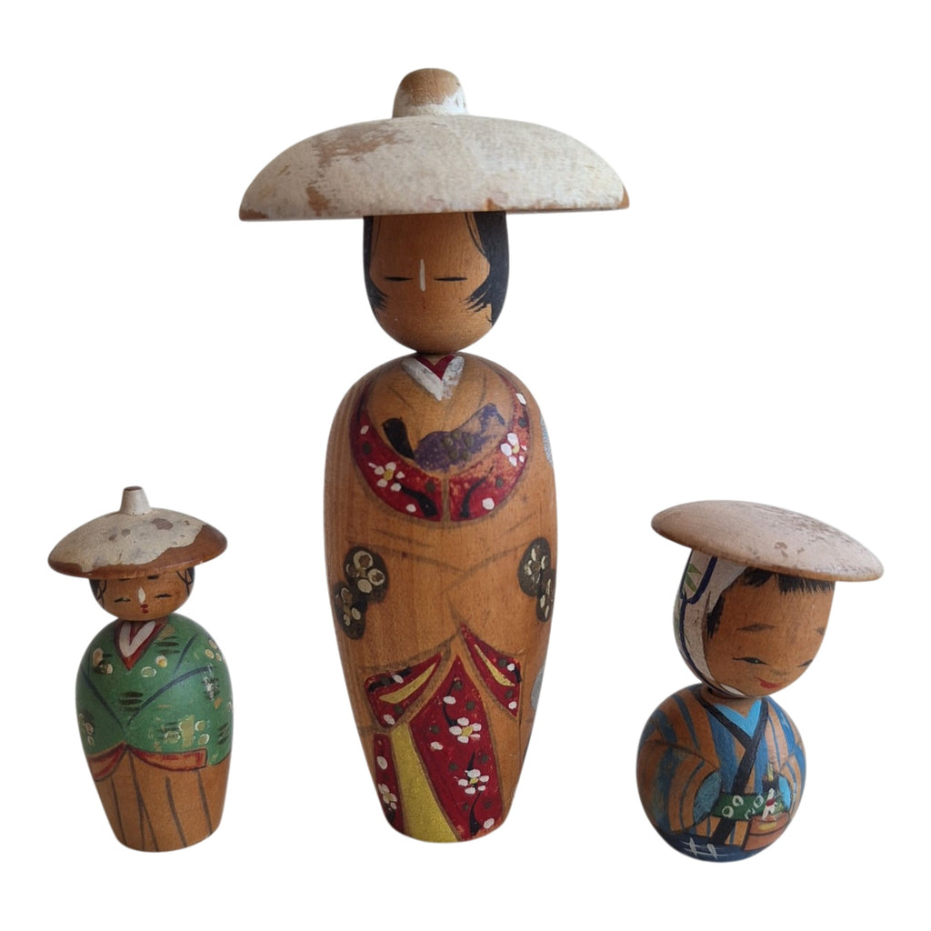 Kokeshi Poppetjes - Set van Drie - Handbeschilderd Hout met Hoedjes