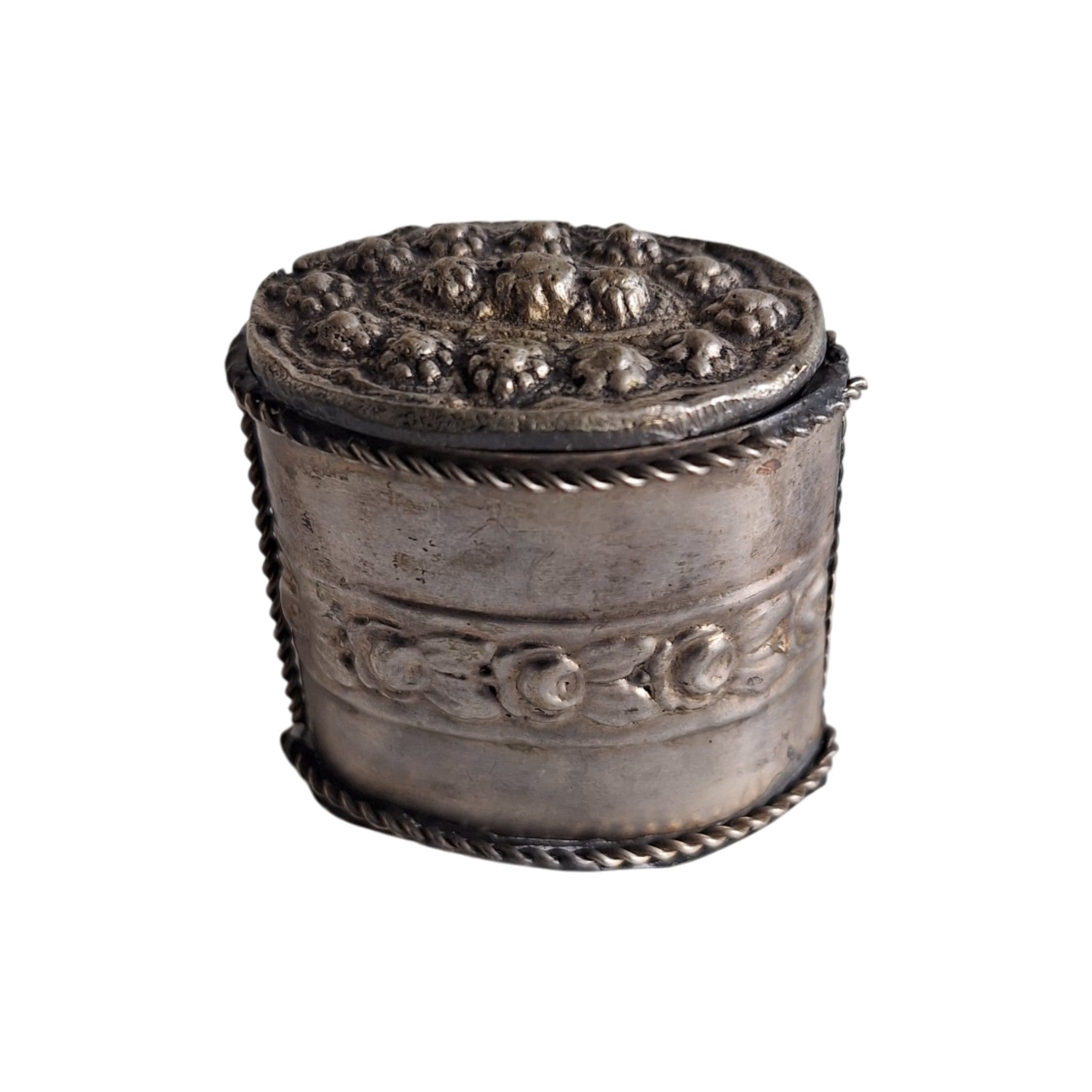 Silver-Plated Pill Box with Embossed Floral Motif – Repoussé Decoration, Antique Patina