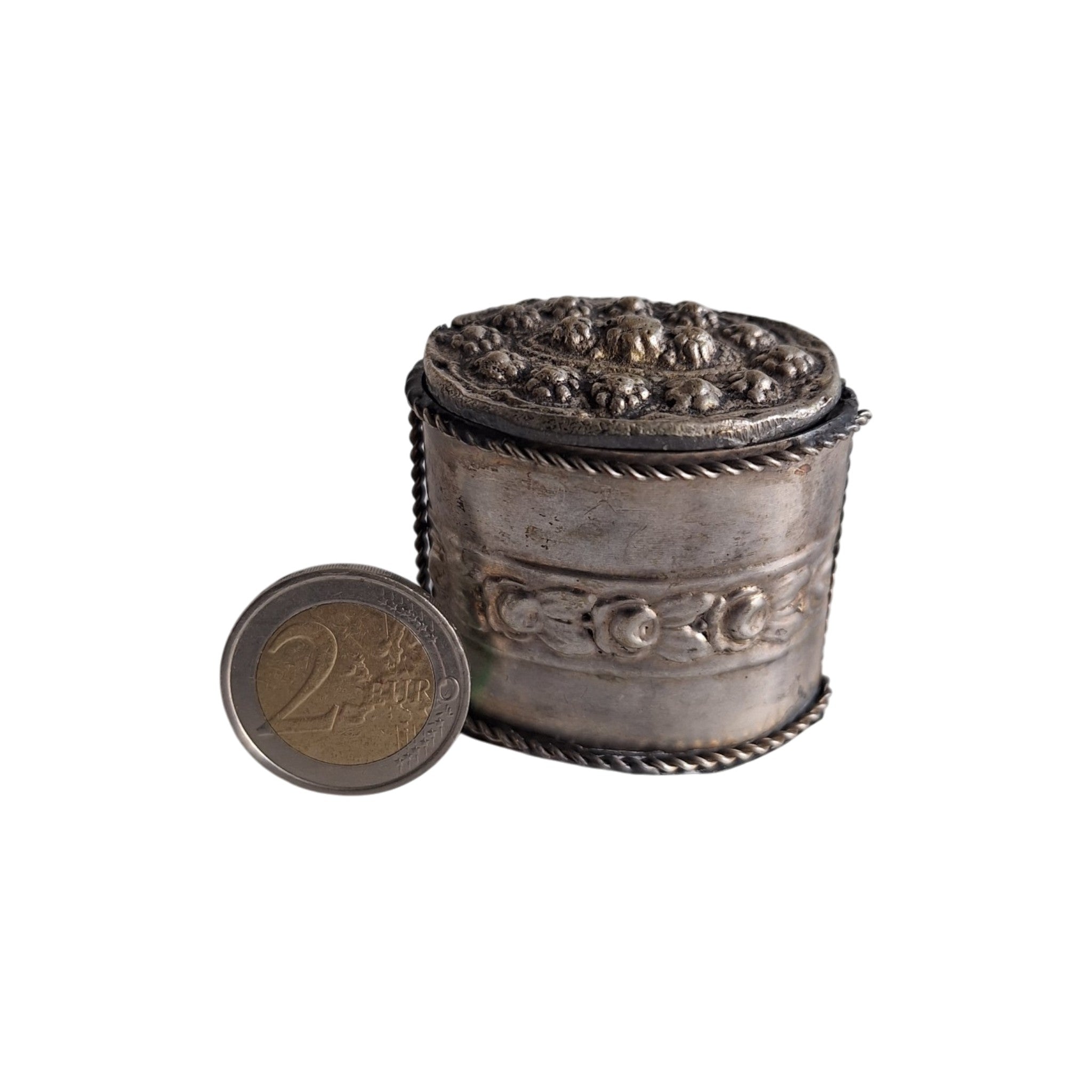 Silver-Plated Pill Box with Embossed Floral Motif – Repoussé Decoration, Antique Patina