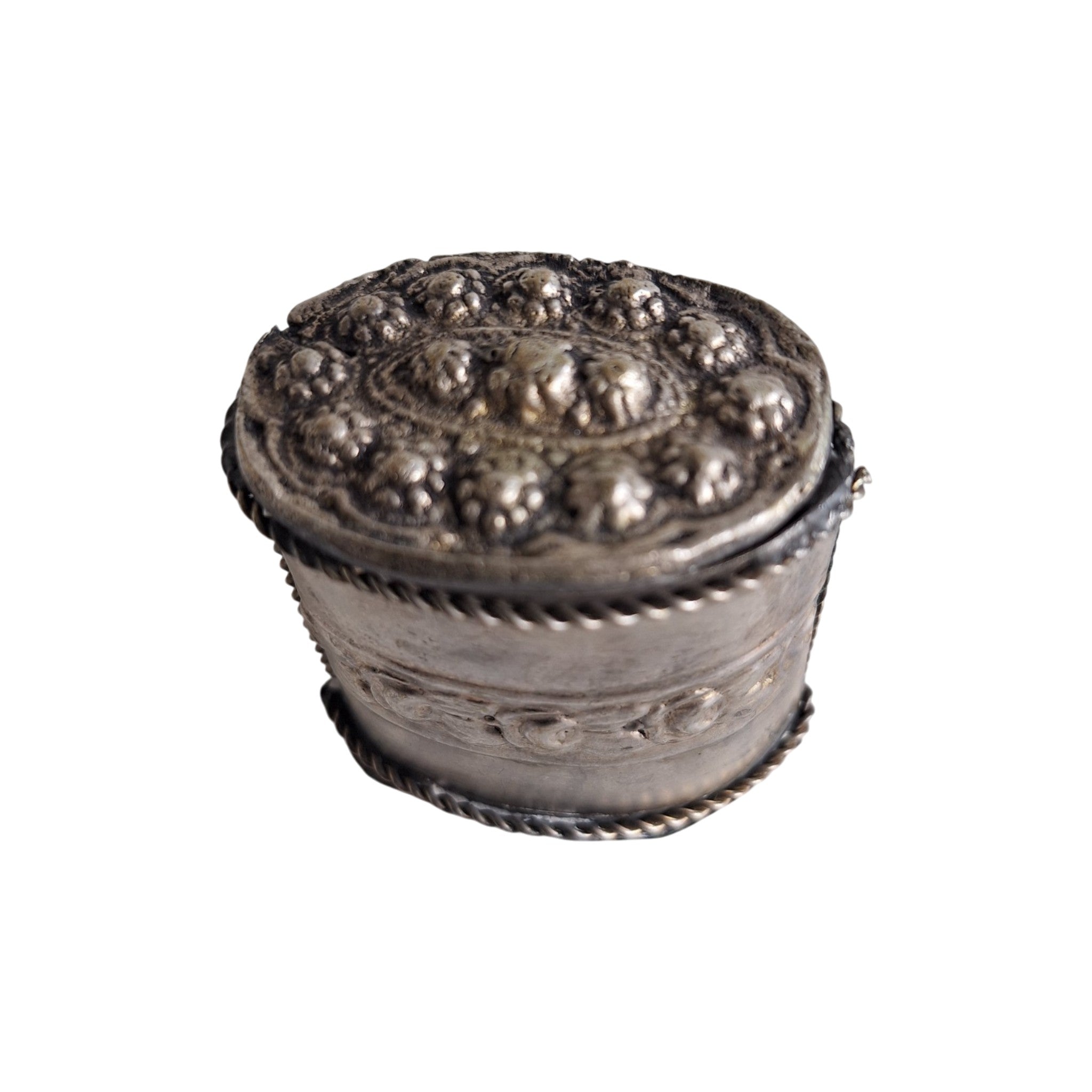 Silver-Plated Pill Box with Embossed Floral Motif – Repoussé Decoration, Antique Patina