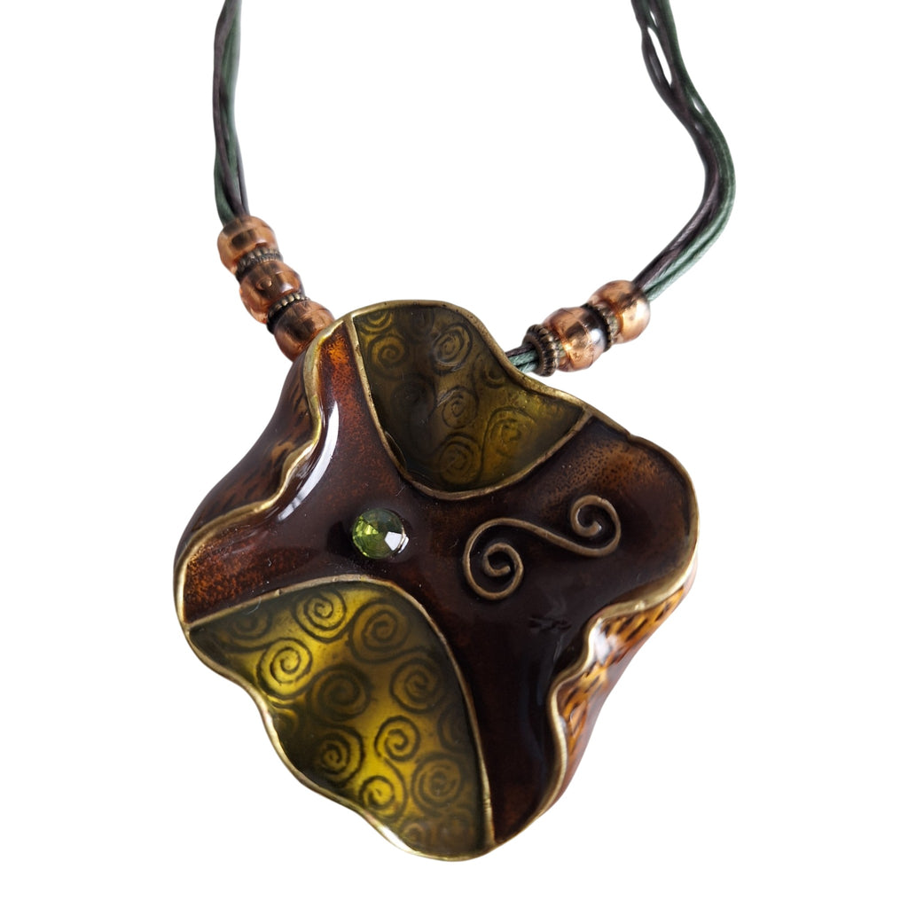 Halskette mit Holzperlen und Scheiben