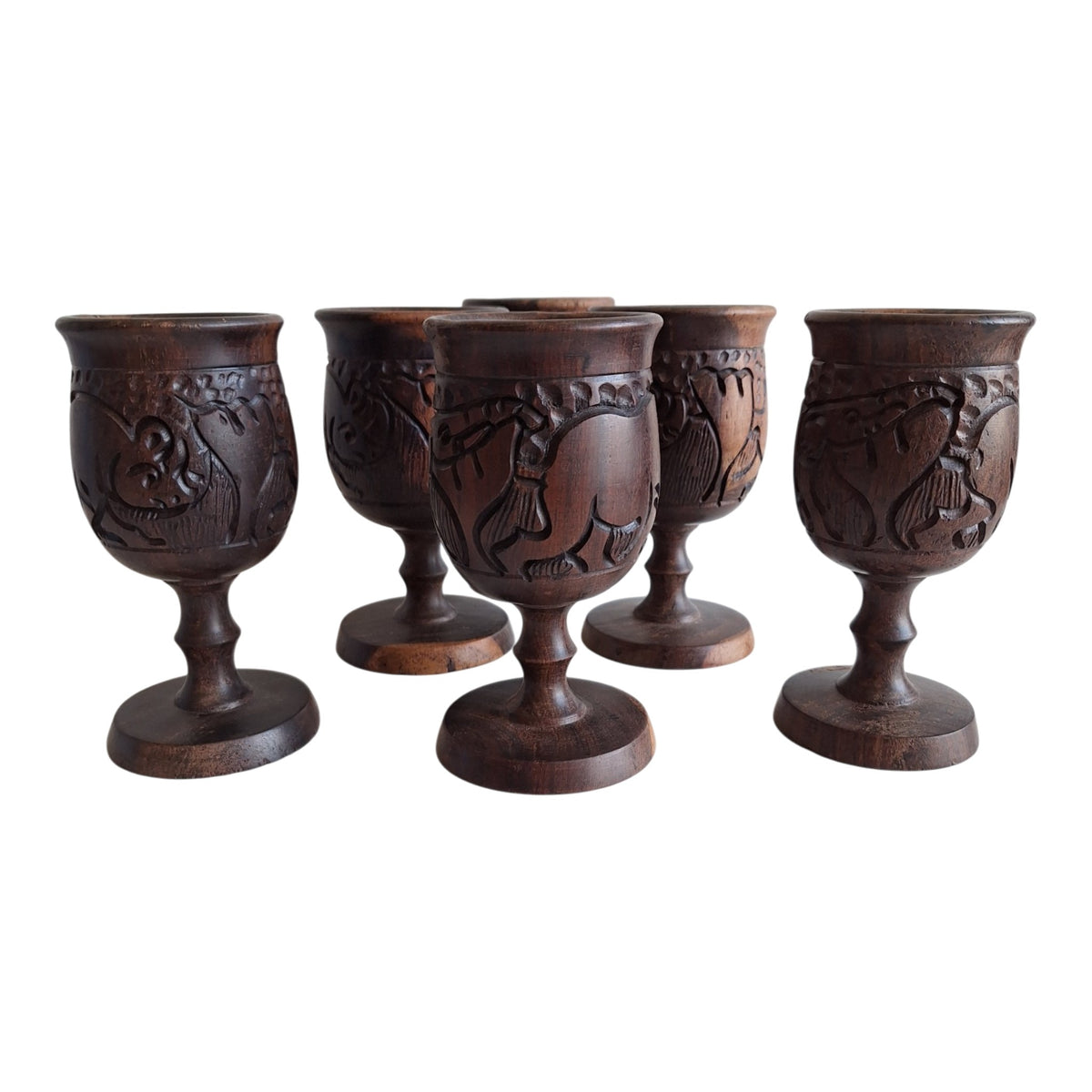 Set van 6 handgesneden Afrikaanse houten kelken met dierenreliëf