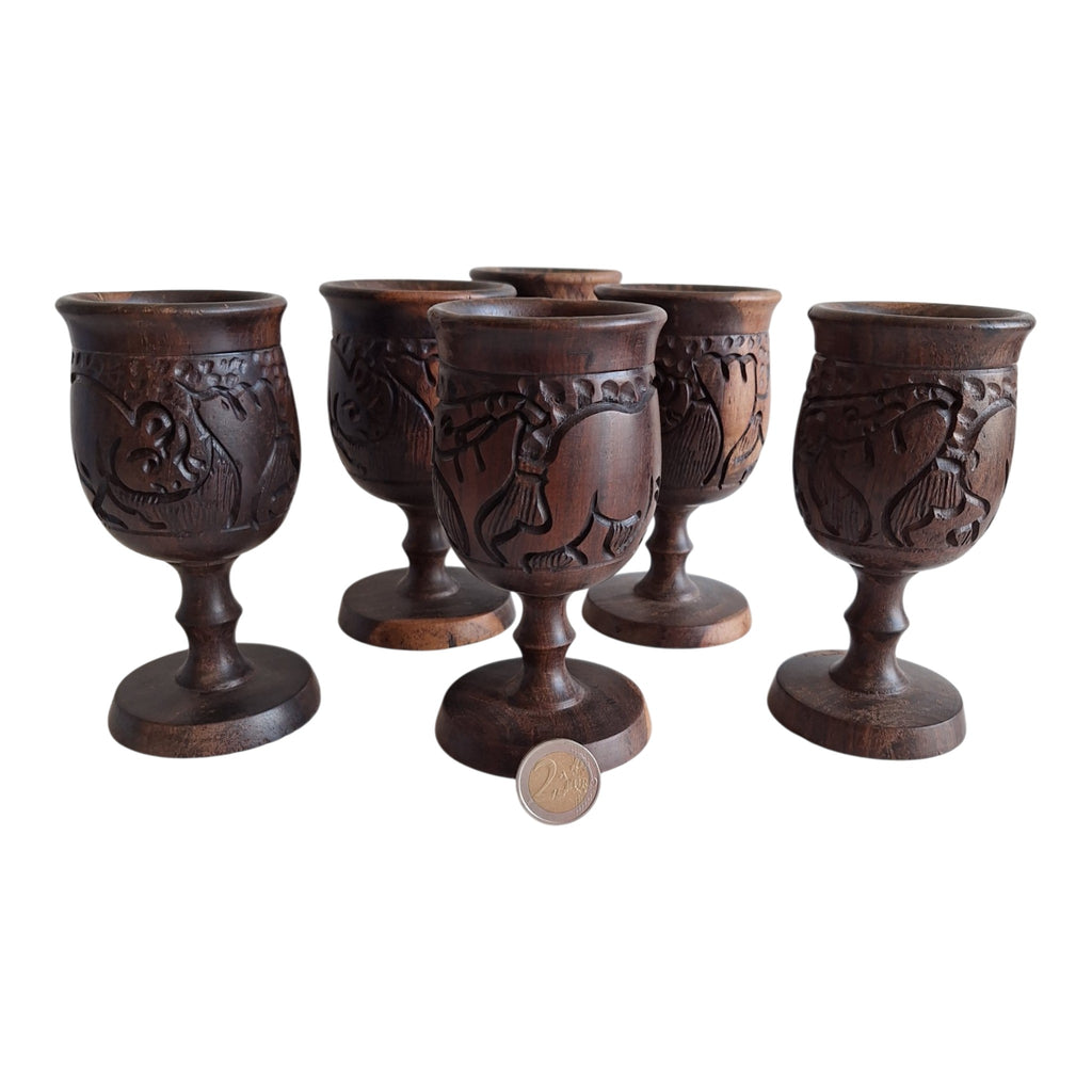 Set van 6 handgesneden Afrikaanse houten kelken met dierenreliëf