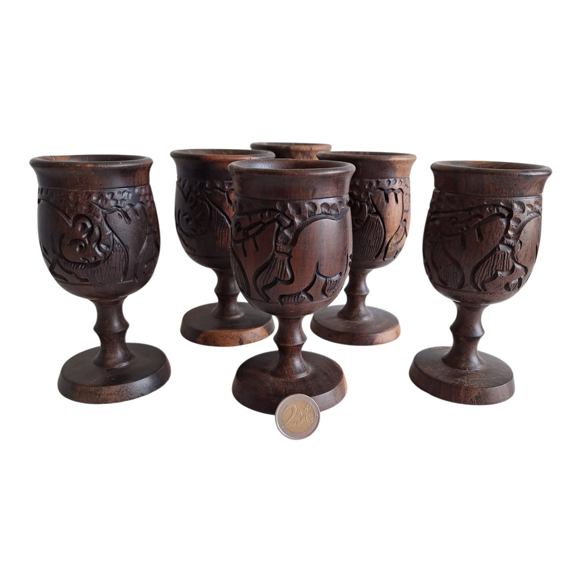Set van 6 handgesneden Afrikaanse houten kelken met dierenreliëf