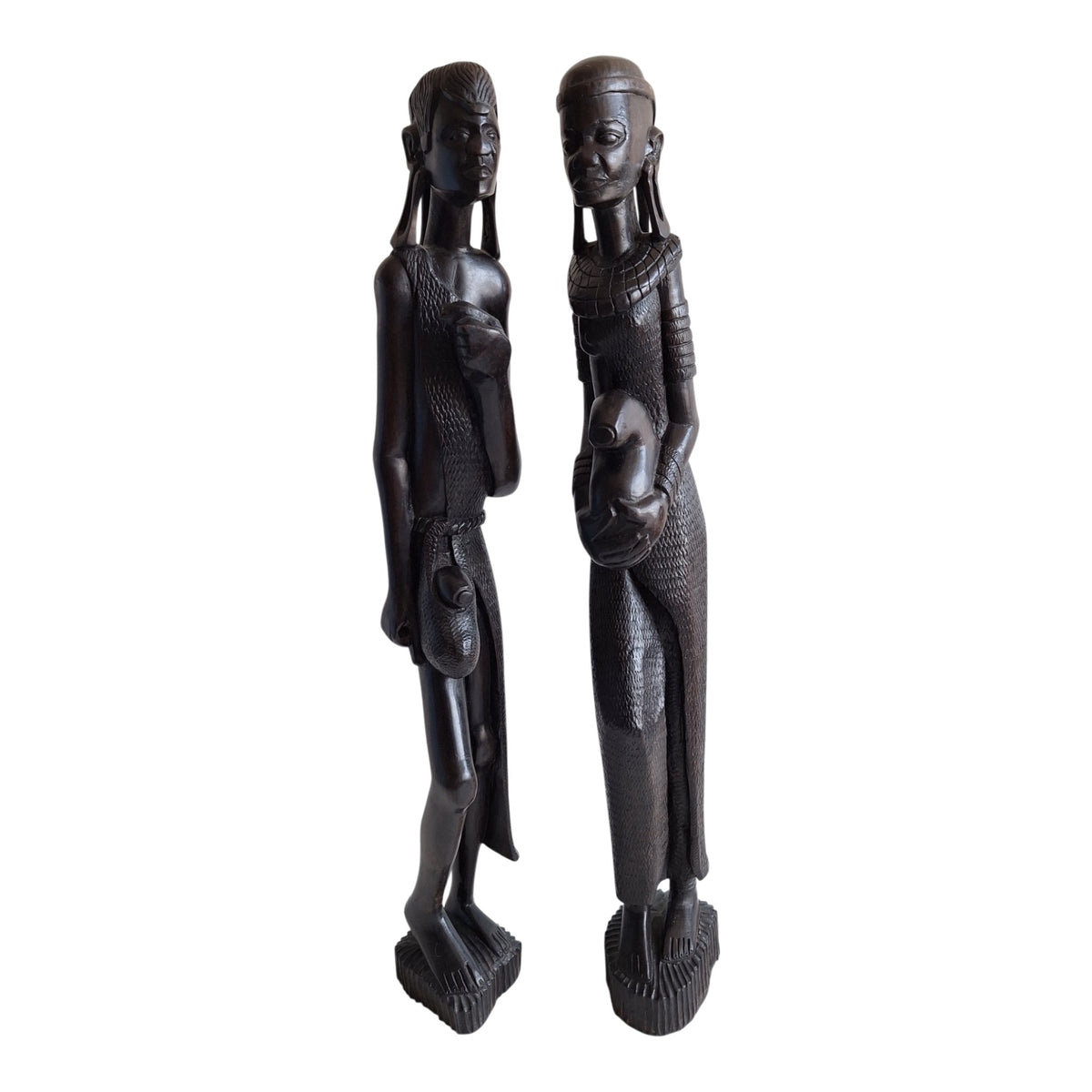 Paar houten Maasai-figuren - man en waterdraagster