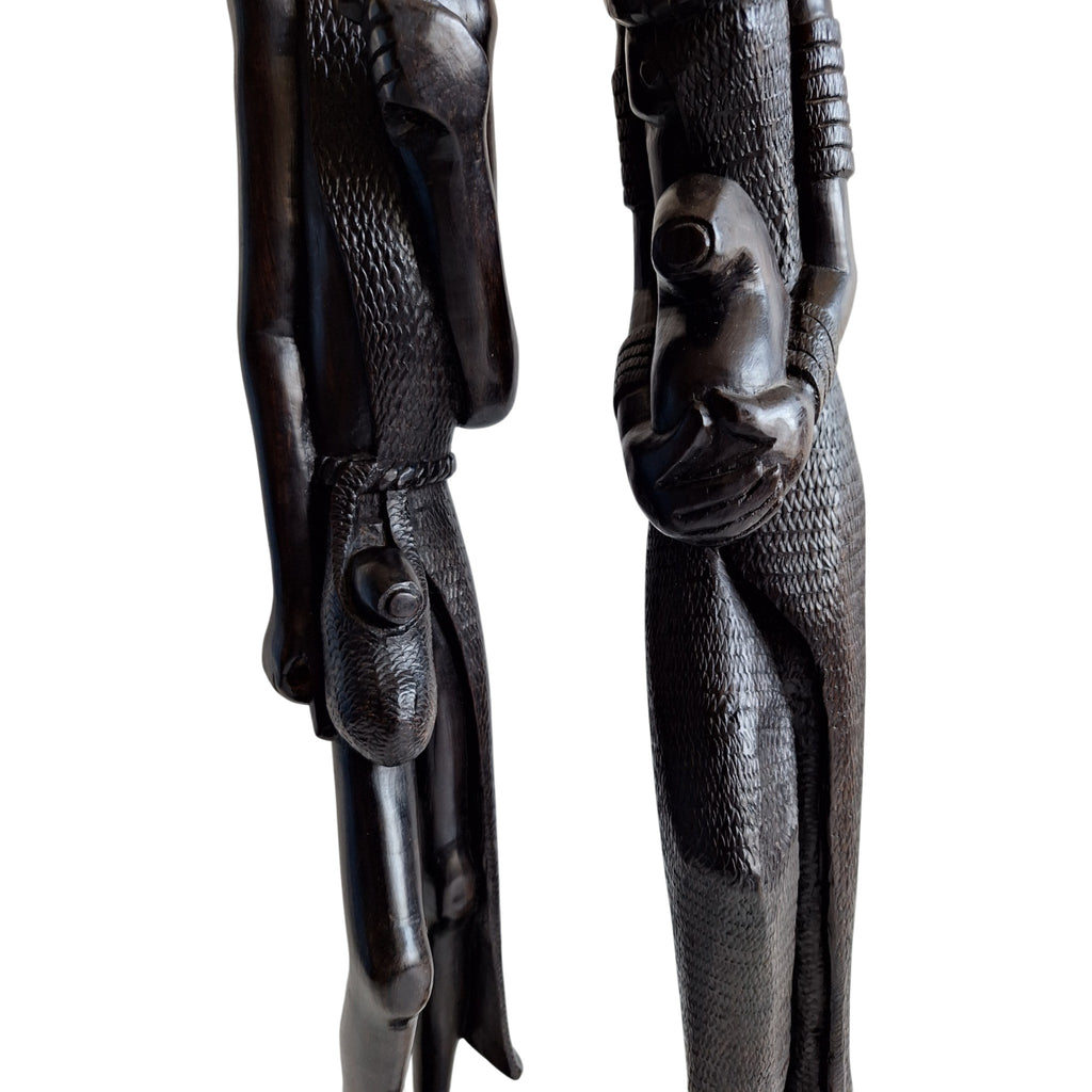 Paar houten Maasai-figuren - man en waterdraagster