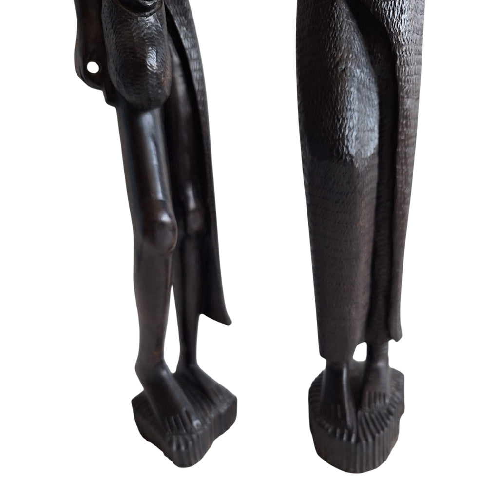 Paar houten Maasai-figuren - man en waterdraagster