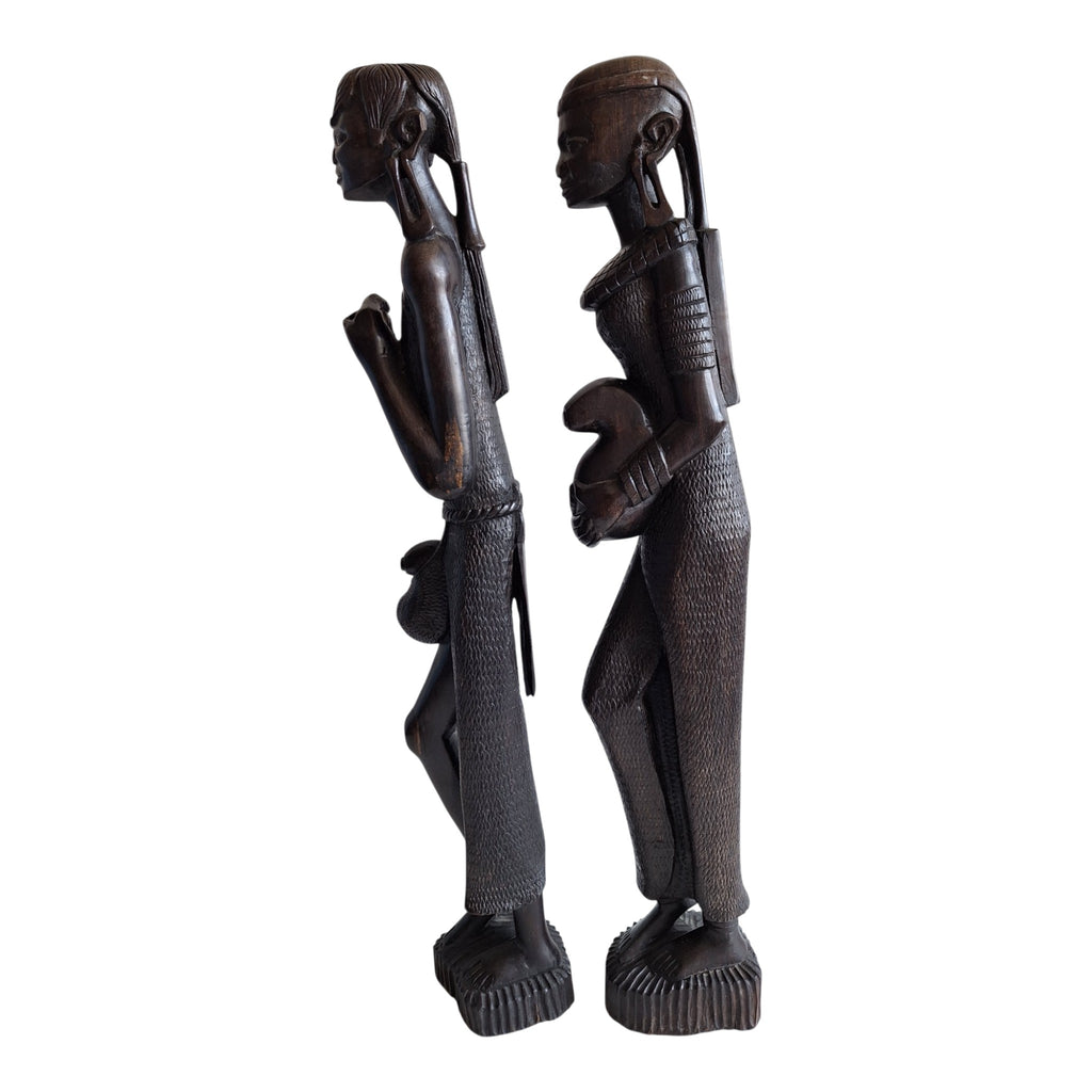 Paar houten Maasai-figuren - man en waterdraagster