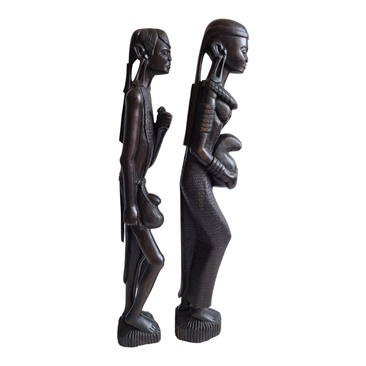 Paar houten Maasai-figuren - man en waterdraagster