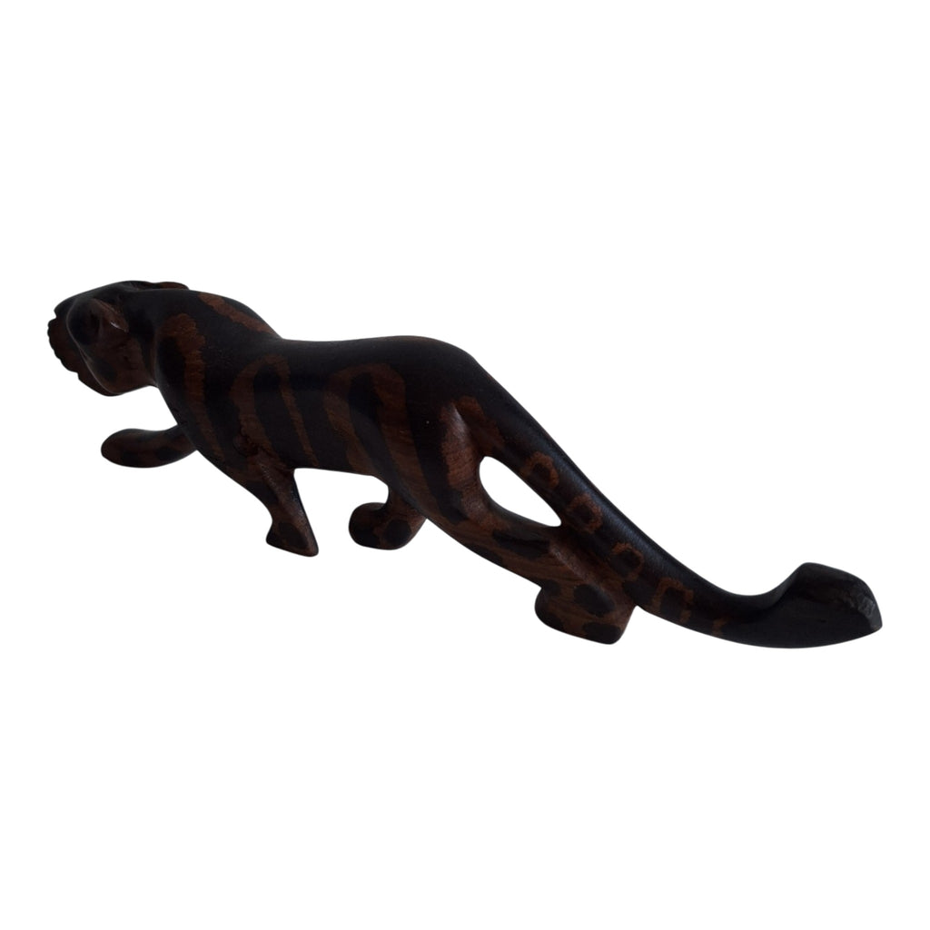 Houten tijgerbeeld - sluipende tijger met contrasterende strepen
