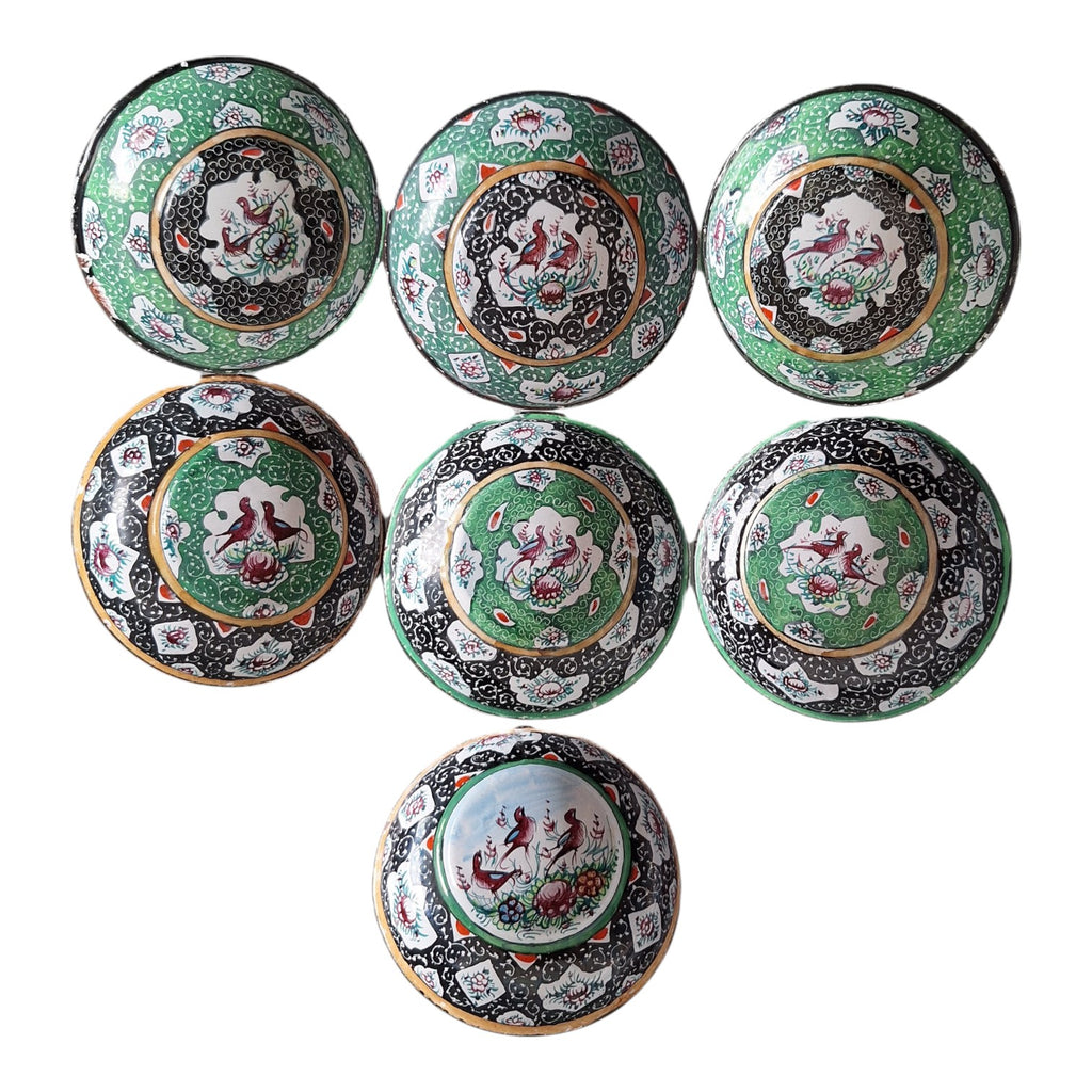 Satz von 7 handbemalten Schalen aus Emaille auf Kupfer – China, ca. 1920–1940