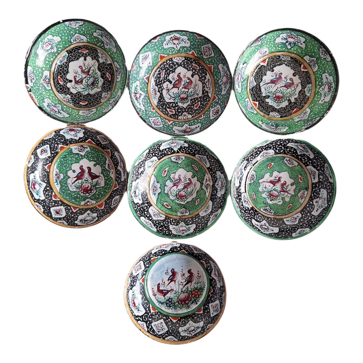 Satz von 7 handbemalten Schalen aus Emaille auf Kupfer – China, ca. 1920–1940