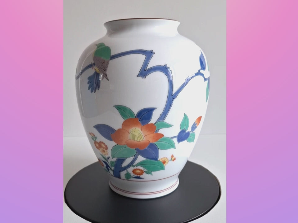 Koransha Sakaida Kakiemon Vase – Hand-Painted, Signed, Japan 1982